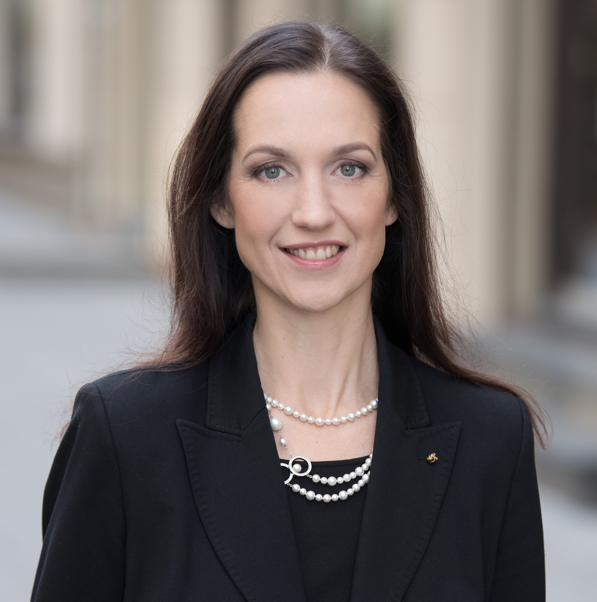 Advokatų kontoros GLIMSTEDT advokatė Giedrė Rimkūnaitė-Manke pabrėžia, kad prie&scaron; pradėdamas naudotis soc. tinklais, būtų tam pasiruo&scaron;ęs: žinotų apie galinčius kilti pavojus, kaip saugiai elgtis internete, kokių duomenų nereikėtų atskleisti, kaip pasirinkti tinkamus nustatymus ir pan. Asmeninio archyvo nuotr. 