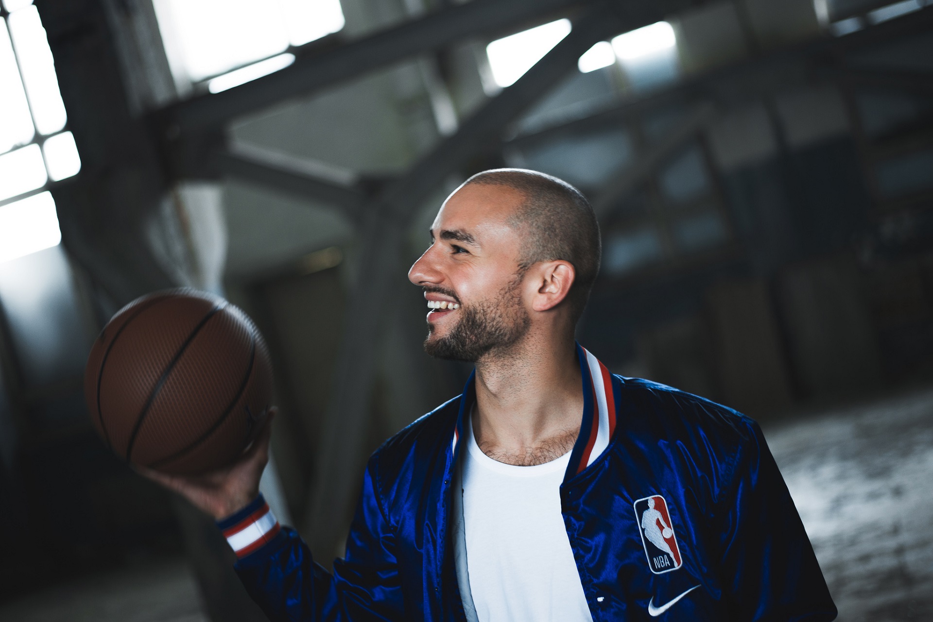 Ne mažą reikšmę sporto ir laisvalaikio stiliumi gyvuojančiai „Sil“ kompanijai turi krepšinis, kuriuo Lukas domėjosi nuo pat mažų dienų. / Asmeninio archyvo nuotr.